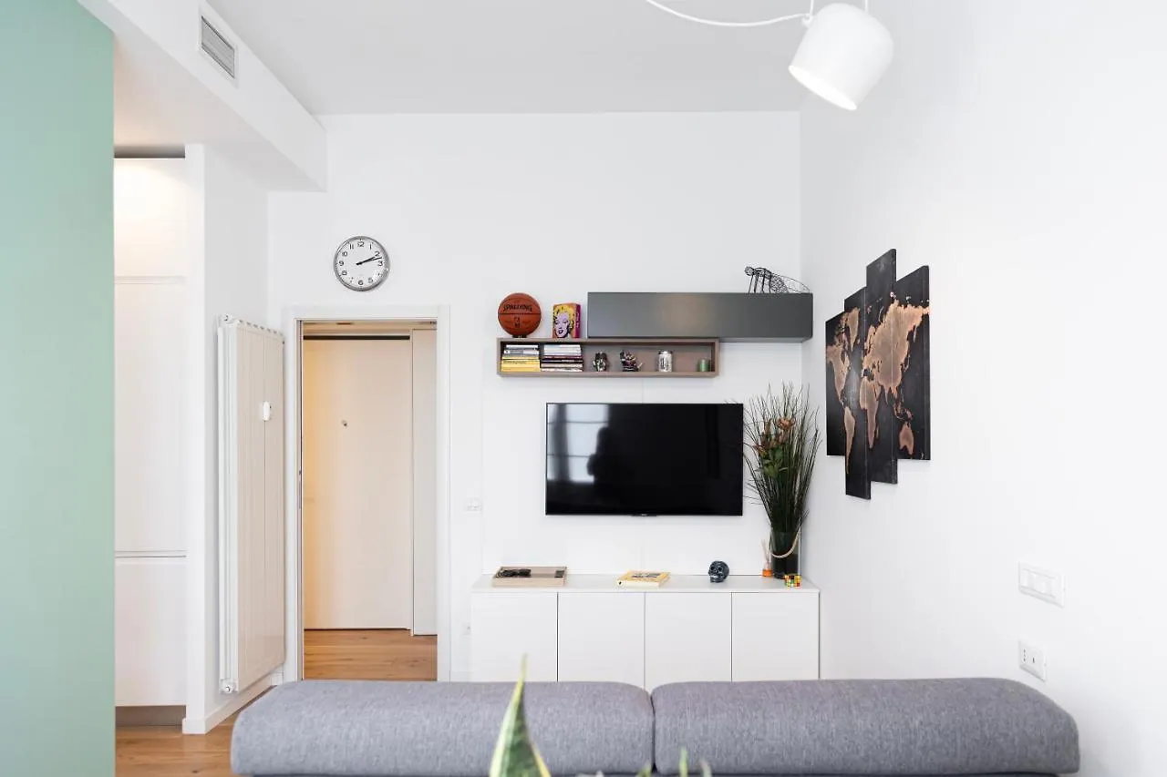 Apartment Ferienwohnung Elegante Bilocale In De Angeli - Piazzale Siena Mailand