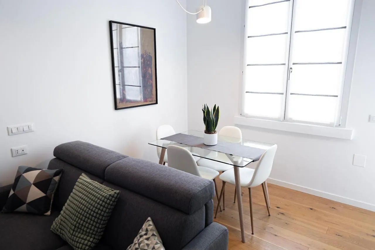 Ferienwohnung Elegante Bilocale In De Angeli - Piazzale Siena Mailand