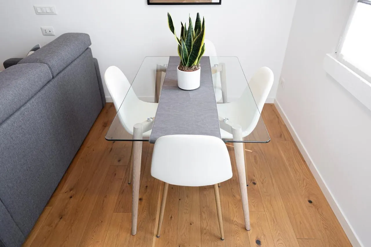 Ferienwohnung Elegante Bilocale In De Angeli - Piazzale Siena Mailand Italien